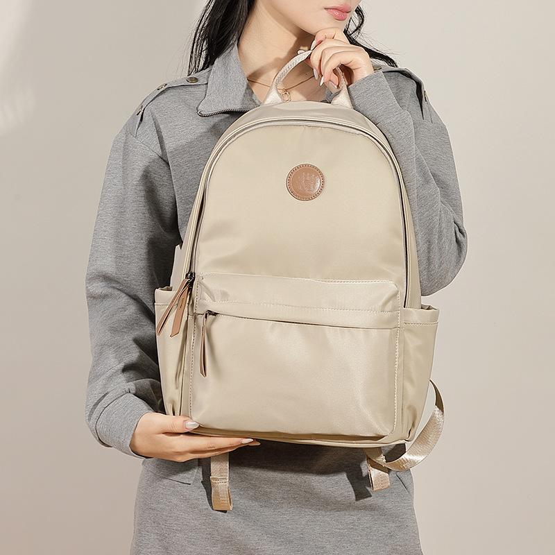 Large Capacity Oxford Cloth Backpack for Women Lightweight and Versatile New Commuting Backpack Retro Student Travel Backpack