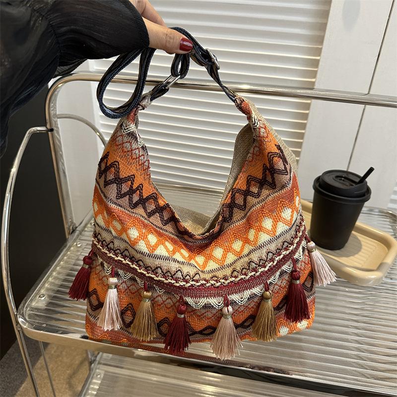 Large Capacity Hand Carry Fashion Fringed Leisure Bag 2025 Spring New Versatile Single Shoulder Armpit Tote