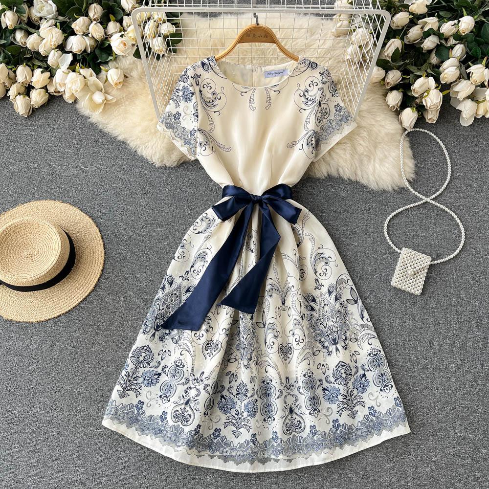 

RUGOD 2022 летнее новое высококачественное темпераментное тонкое платье трапециевидной формы, уменьшающее талию, с короткими рукавами, ретро-платье на шнуровке с принтом