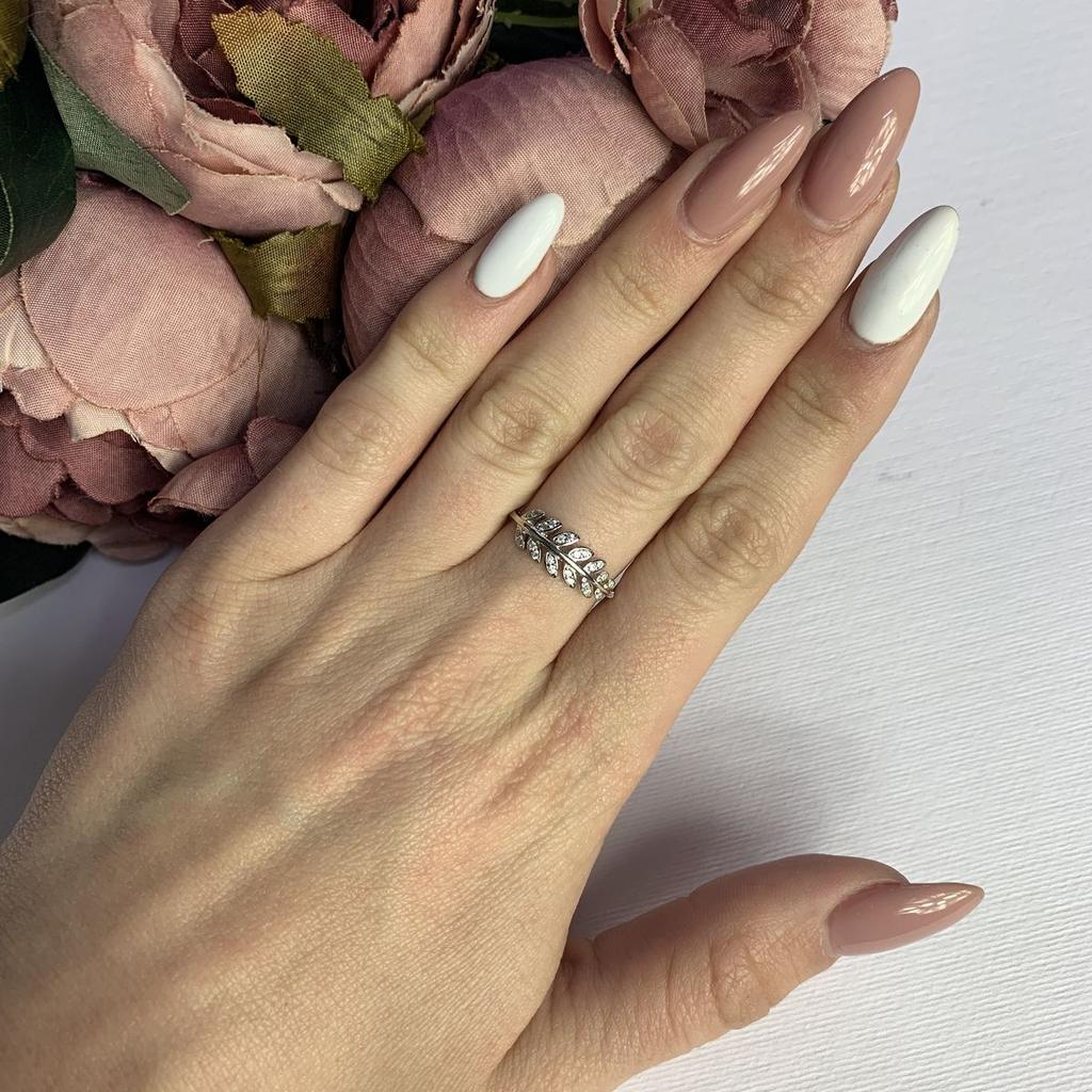 Bague en argent avec zircones cubiques, poids du produit 1,56 g (2081807)