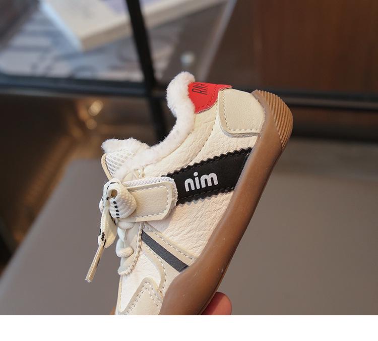 2025 Autumn/Winter Waterproof Leather Baby Shoes: Velvet-Lined, Versatile, Fashionable, Soft-Soled Children’s Sports Shoes.
