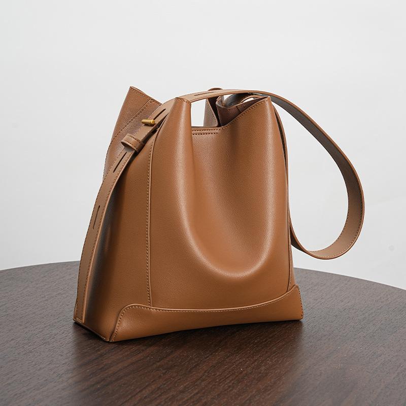 Versatile tote shoulder bag, genuine leather women's high-end sense exquisite large-capacity messenger bucket bag