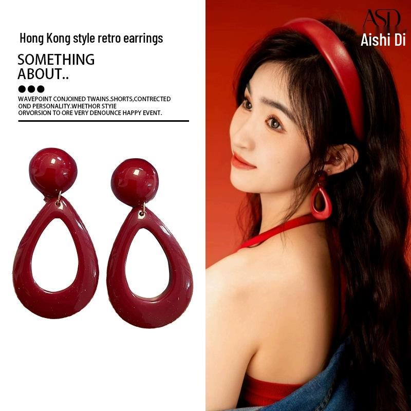 Hong Kong Style Retro Polka Dot Earrings: Playful Red Ear Clips for Girls and Women