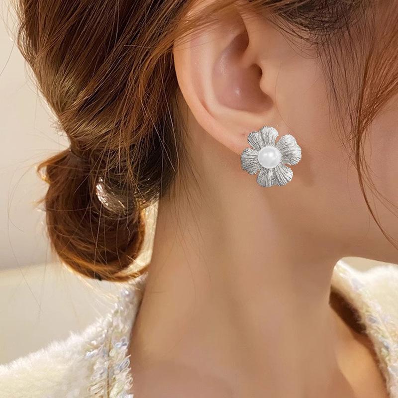 Vintage Floral Pearl Stud Earrings for Women - Elegant Petal Design with Light Luxury Appeal