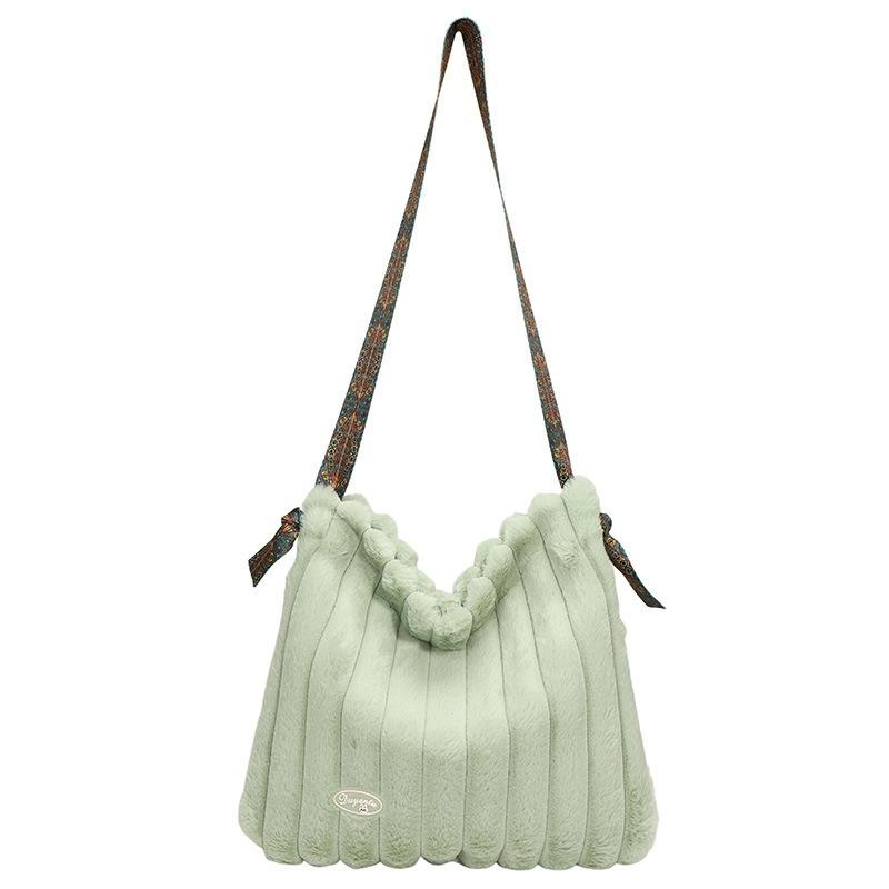 Autumn and winter large-capacity plush bag women's winter new fashion shoulder bag commuter tote bag messenger bag