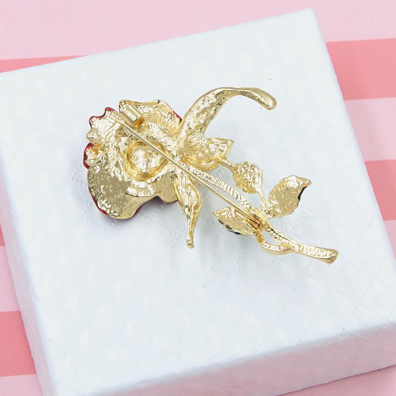 Elegant Red Rose Handmade Brooch Pin - High-End Floral Lapel Accessory