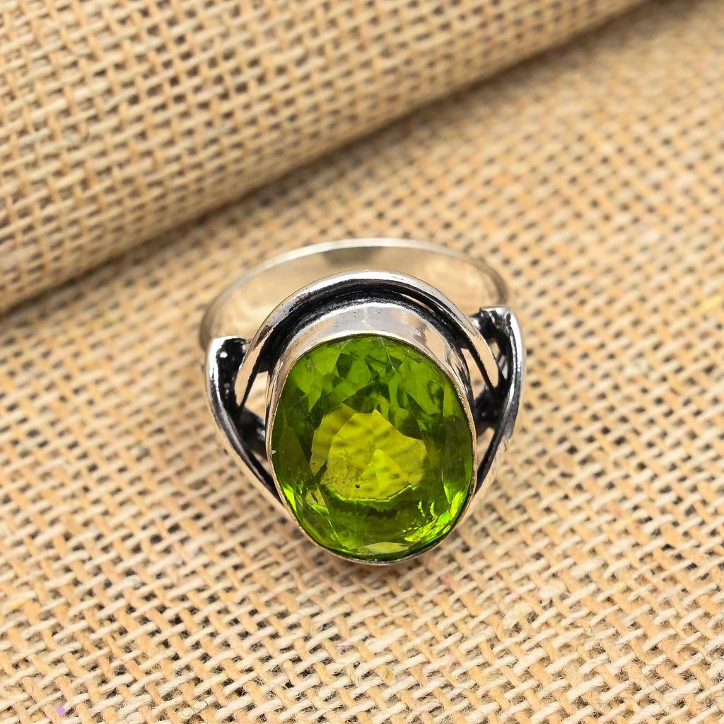 Bezaubernder handgefertigter Schmuckring aus 925er Sterlingsilber mit Peridot-Edelstein für Frauen