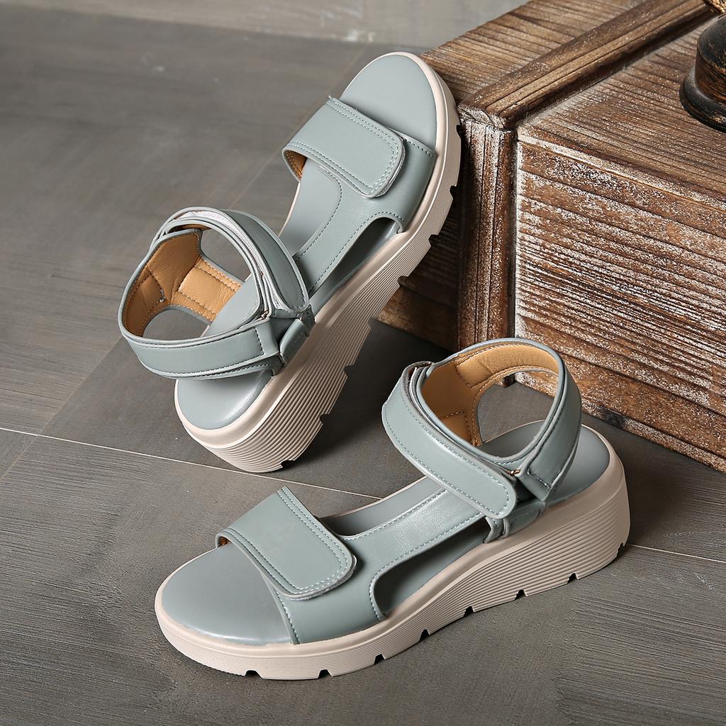 Summer Women's New Sports and Leisure Flat Sandals New Lightweight Soft Sole Versatile Super Soft Beach Shoes