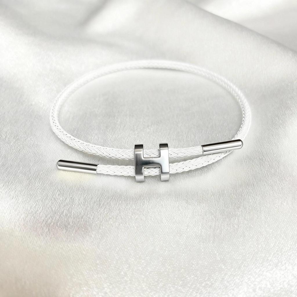 Brățară Reglabilă din Oțel Titan cu Cataramă în Formă de I Transfrontalieră, Finisaj Aur Dur 3D Rezistent la Decolorare, Design Rezistent la Apă și Transpirație