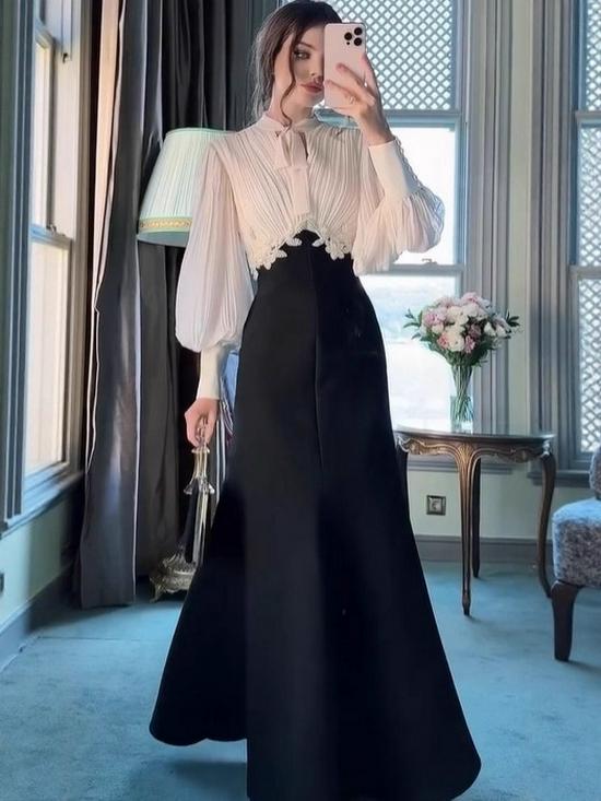 Elegant V-neck Pleated Long Dress - Spring/Summer 2025 Casual Fashion