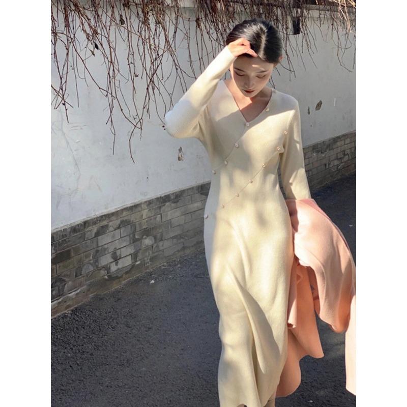 

Autumn and winter new beautiful V-neck knitted dress gentle temperament sweet waist long sleeve inner long dress M абрикосовый