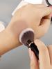 Přenosný zatahovací štětec na pudr, štětec na konturování, mini kompaktní cestovní štětec na make-up, multifunkční sada štětců pro dvojí použití