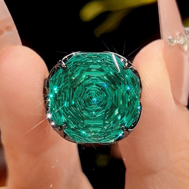 Produkt Biżuteria Miedziany Spód Pozłacany Symulacja Cięcie Różowe Biały Diament Lekki Luksus Czarno-Złoty Pierścionek Damski 16 Mm