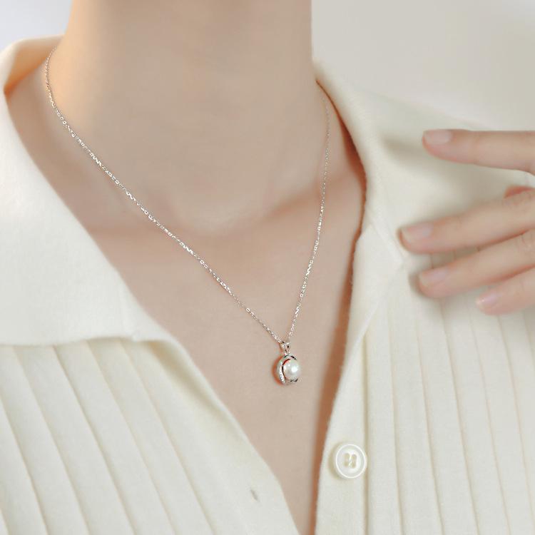 2024 New Women's Natural Pearl Clavicle Necklace & Sweater Pendant