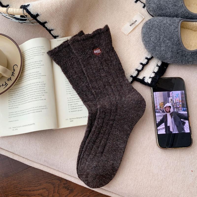 Autumn and Winter Simple Embroidered Soft and Glutinous Wool Solid Color Retro Lace Pile Socks Thick and Warm Mid-calf Socks for Women