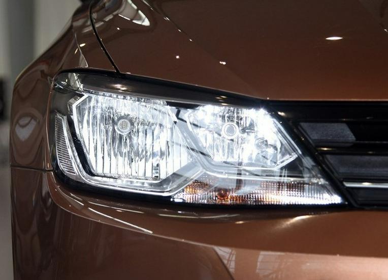 Volkswagen Lamando Halogen Headlight Assembly for 2015-2018 Models with Original Rear Shell Parts Premium, driver side (left)