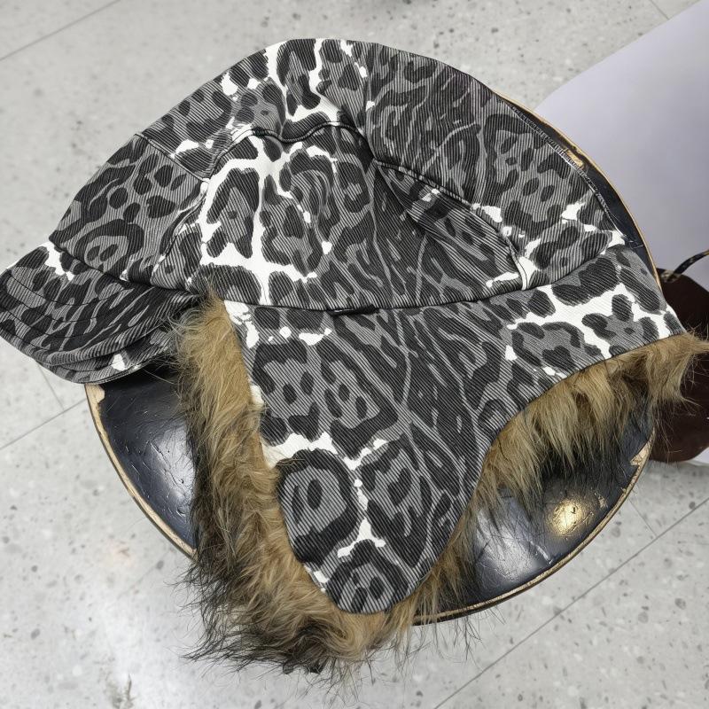 Lamb Wool Fleece Ear Protection Lei Feng Hat Women's Winter Northeast Ski Hat Warm Big Head Circumference Flying Hat