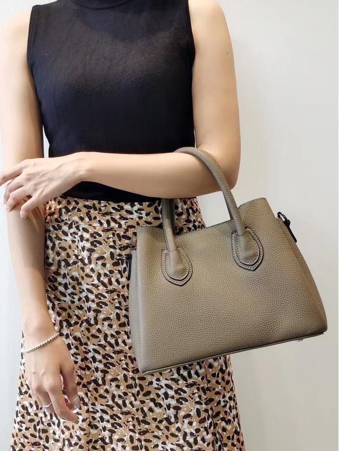 2025 Women's Genuine Leather Tote: High-End, Large Capacity, Commuter Handbag