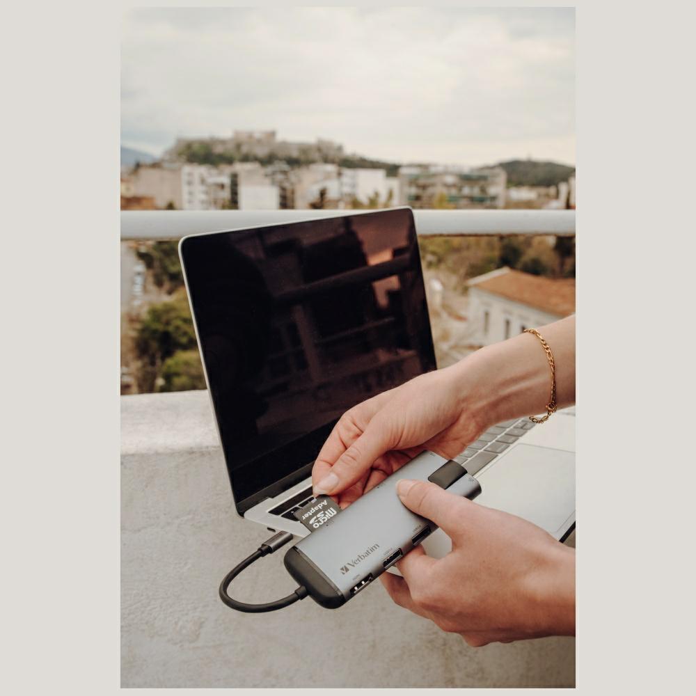 Verbatim Adapter Hub Usb-C - Usb-C/      3Xusb-A 3.0/Hdmi/Eternet/Sd/Microsd Aluminiowy/Aluminum 49142