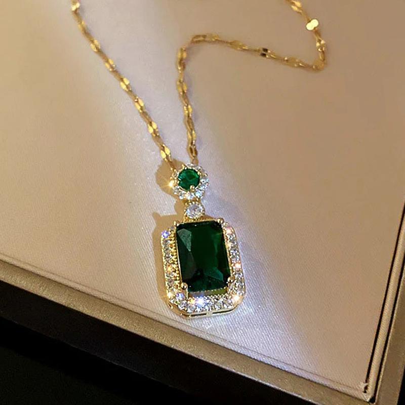 

Huitan Temperament Lady Party Necklace Brilliant Cubic Zirconia Pendant Accessories for Anniversary High-quality Zircon Gift 45cm