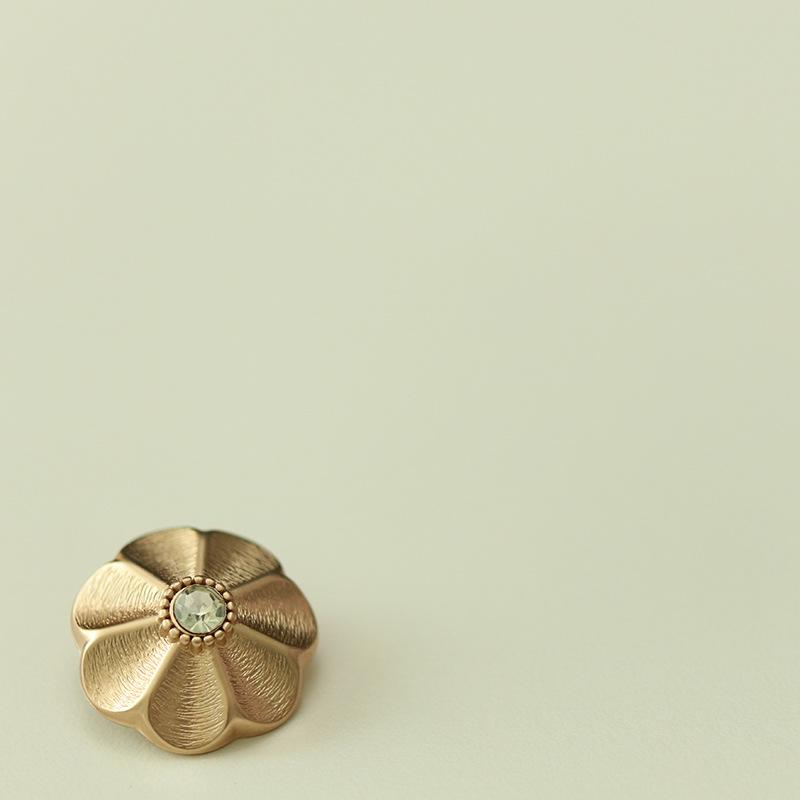 

10pcs French Vintage Hepburn Style Metal Buttons Matte Gold Silver Flower Tweed Jacket Coat Decorative Buttons Flower & Inquiry & 28L = 18.0 MM