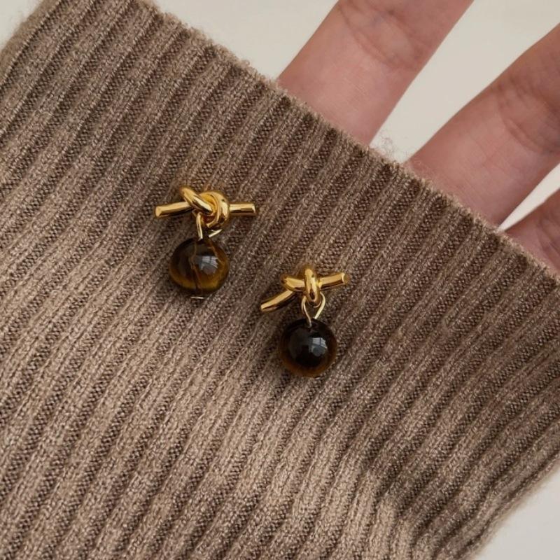 Compact and Exquisite Round Earrings for Women, Suitable for Autumn and Winter, Retro-style Earrings, New Model, High-end Style Jewelry