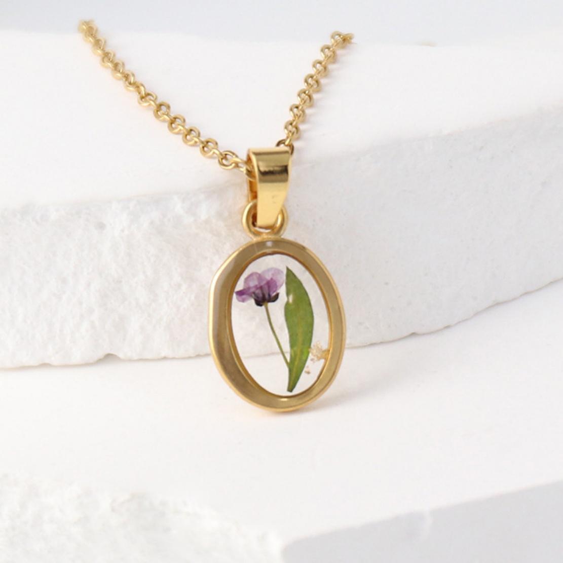 

Stainless Steel Gold Color Dried Flower Oval Pendant Necklace Women Girls Eternal Flower Neck Chain Waterproof Zircon Wholesale 45-50 cm