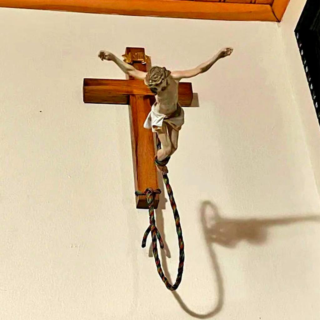 Bunge Crocifisso di Gesù Resina Presepe di Pasqua Figura di Gesù Cristo che Salta Croce Cristiana Decorazione per Casa Chiesa