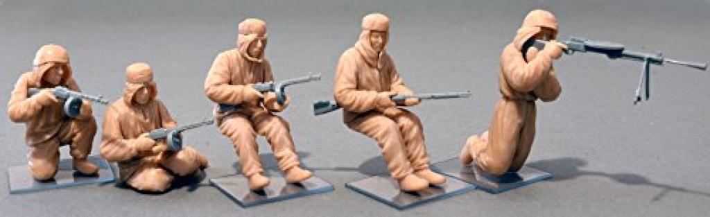 MiniArt Scale Soviet Army Assault Infantry In Winter Camouflage Uniform Plastic Model Kit MA35226 1/35 (5-Piece Set)