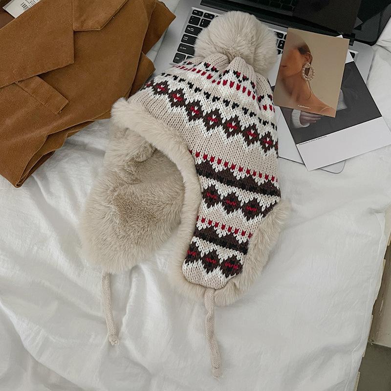 

Шапка Женская Зимняя Новая Полосатая Плюшевая Для Верховой Езды Защита от Холода Защита Ушей Универсальная Шапка-Баотоу one size fits all бежевый