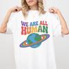 T-shirt Arc-en-ciel Terre Nous Sommes Tous Humains | T-shirt Fierté Unité Rétro Années 70