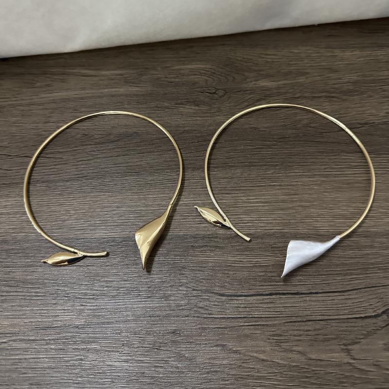 Simple And Light Luxury Temperament Cold Style Metal Leaf Flower Necklace Fashionable Personality Clavicle Chain Open Collar