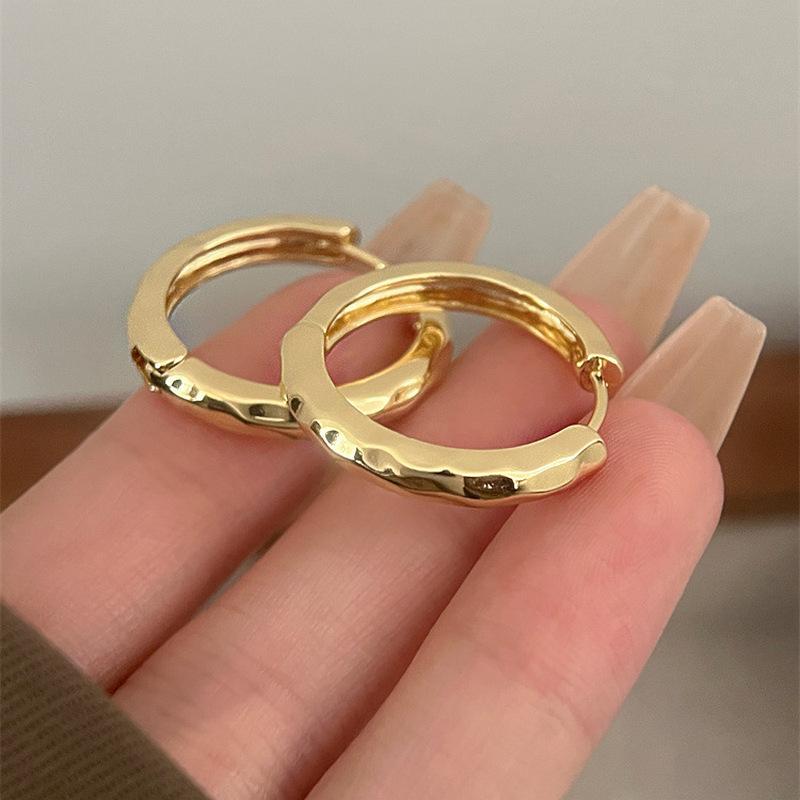 

[Настоящее золотое гальванопокрытие] Металлические серьги женские простые круглые с круглым лицом тонкие темпераментные нишевые высококачественные кольца с пряжкой