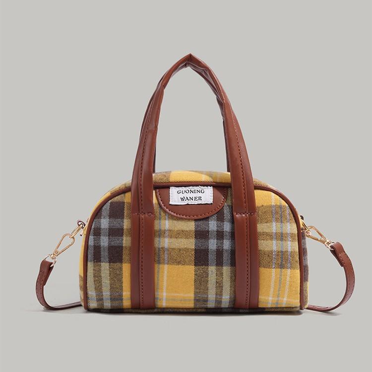 Niche women s handbag 2024 new autumn and winter plaid Boston pillow bag, fashionable and versatile shoulder and crossbody bag коричневый