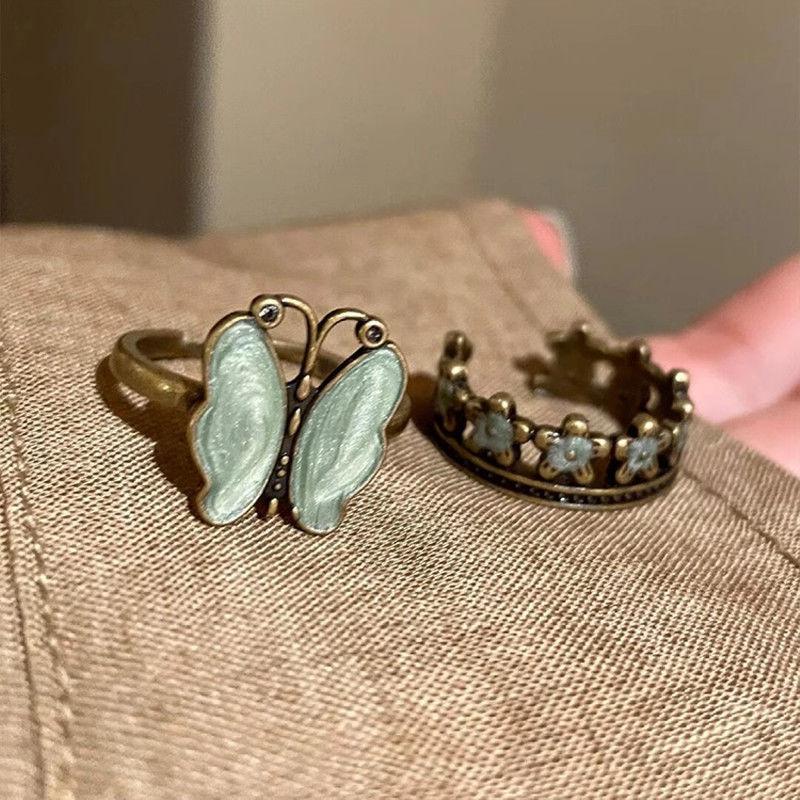 Middle Ages Layered Butterfly Ring with Vintage and Sophisticated Style, Small and Unique Flower-shaped Opening Finger Ring for Women.