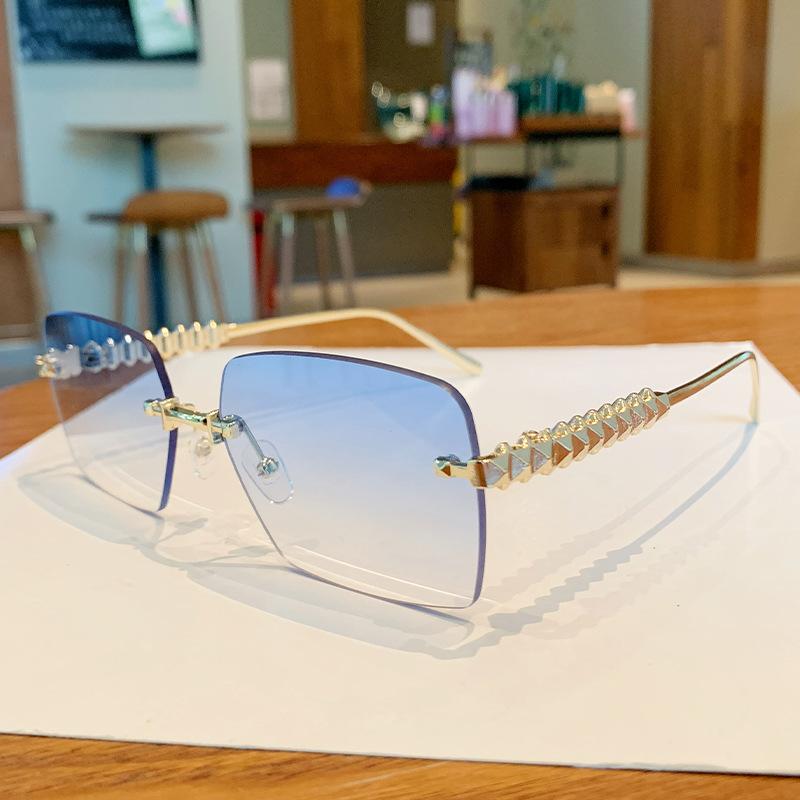 

New Luxury Fashion Brand Designer Sunglasses Women Small Vintage Rimless Trendy Shades Glasses Summer Outdoor Sunglasses