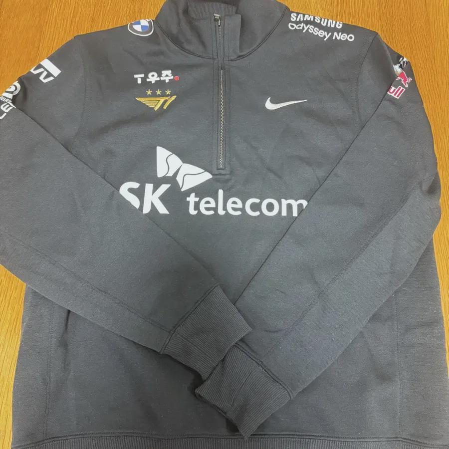 

2022 T1 Paker World Jersey Half Zip Up L