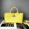 2025 Borsa da donna borsa a tracolla alta qualità primo strato pelle bovina borsa a secchiello portatile borsa di bambù versatile moda borsa in pelle da donna