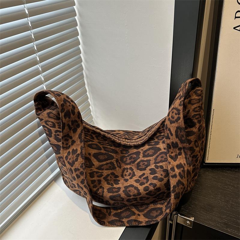 

Retro premium texture leopard print shoulder bag winter new large-capacity niche fashion versatile casual tote bag