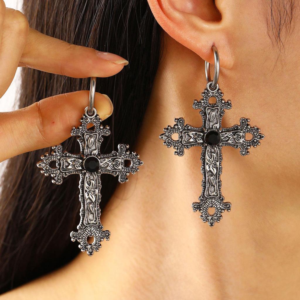 Gothic Dark Ruby Heart & Hand Drop Earrings - Creative European & American Design