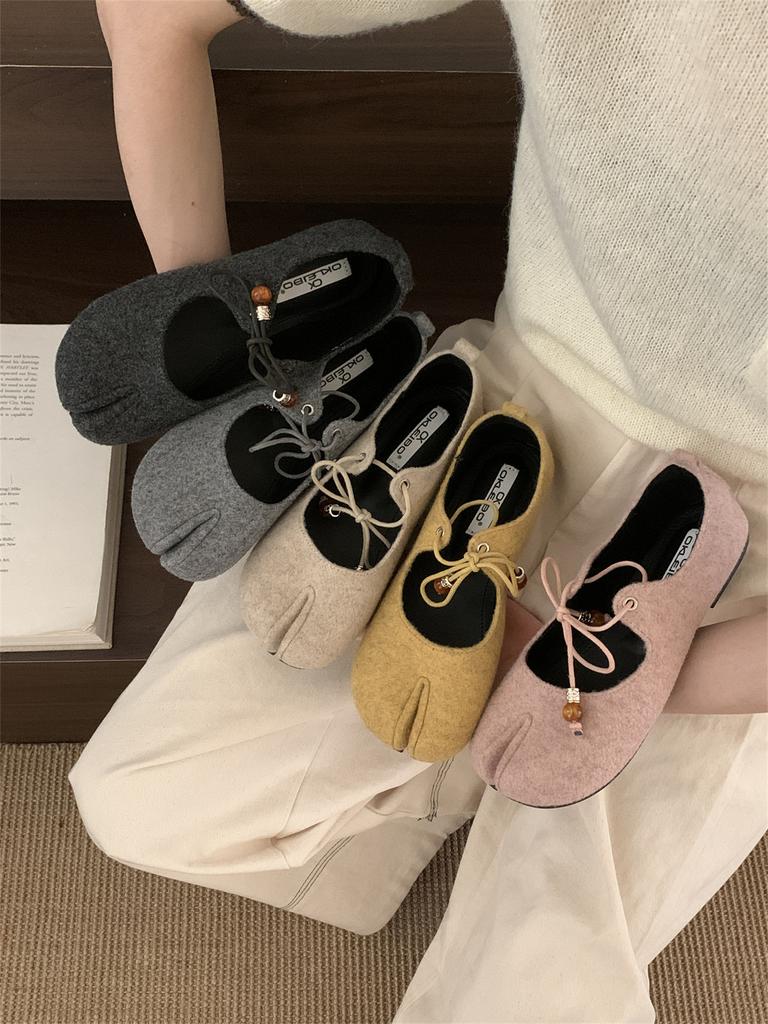 Retro gray split-toed pig's trotters women's 2025 spring and autumn new shallow mouth design single shoes fashion Mary Jane shoes