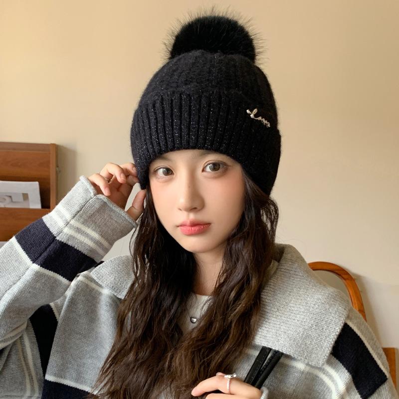 

Осенне-зимняя мода Универсальная теплая шапка, защищающая от холода, Корейский стиль, Шапка, подчеркивающая лицо, Маленькая вязаная шапка, Повседневная шерстяная шапка, Высококлассная шапка для женщин One size