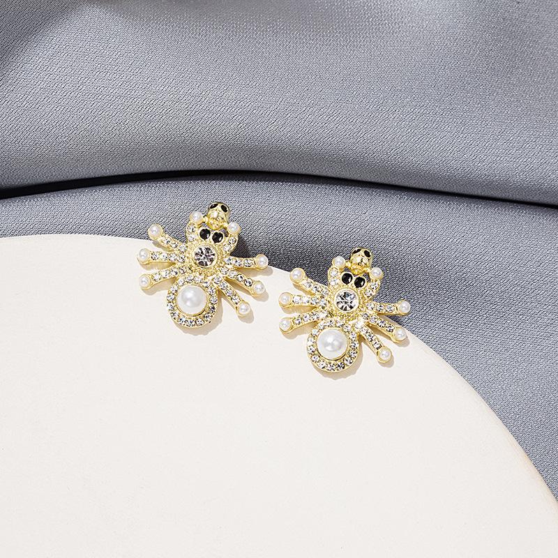 Premium Sense Cold Exaggerated Metal Pleated Geometric Earrings, Personalized Retro French Flower Peach Heart Earrings