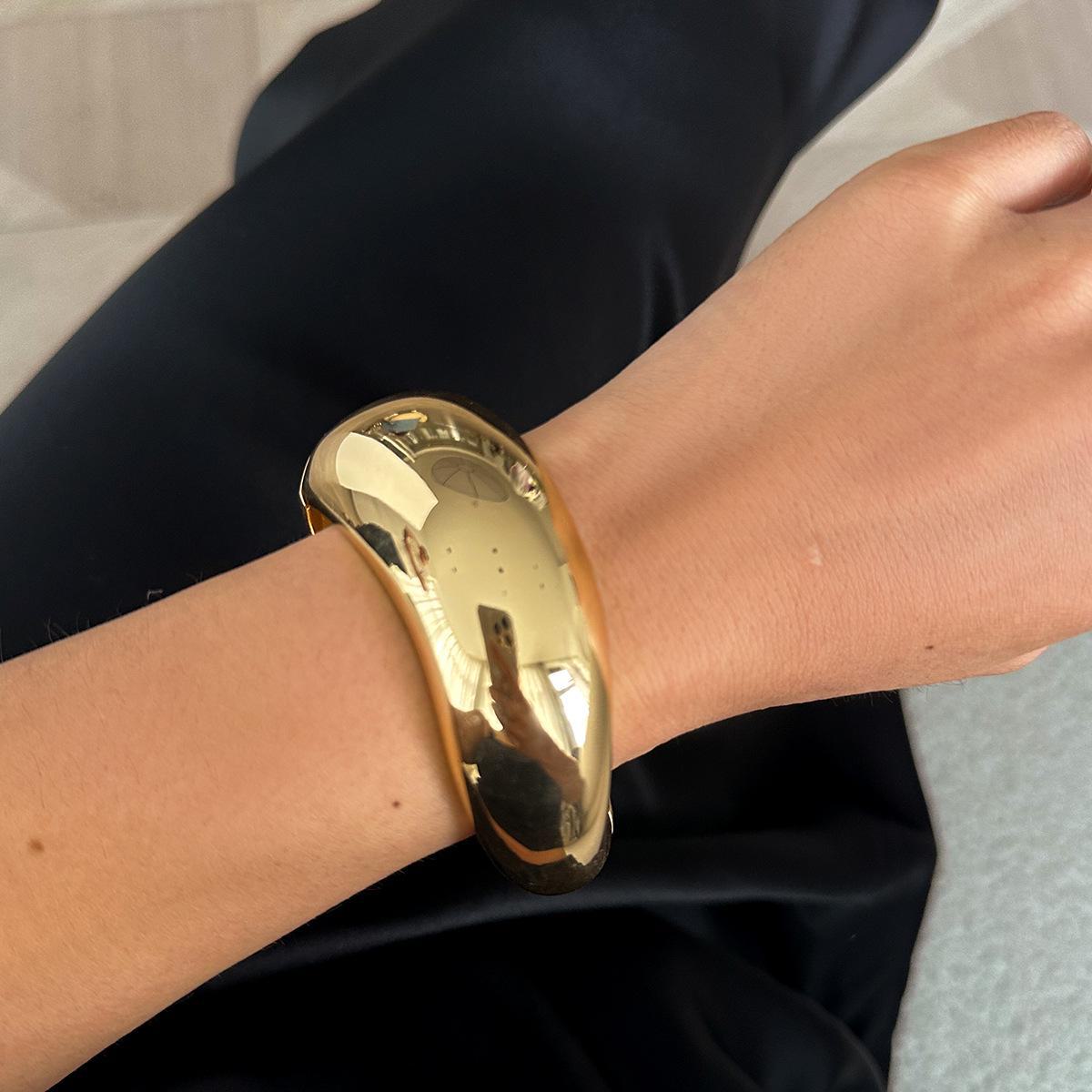 

Європейсько-американська міжкордонна мода Весняний металевий дугоподібний нерегулярний набір браслетів