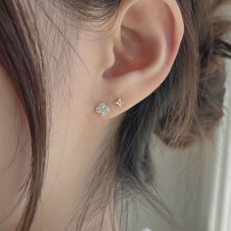 youngglow 14k clover piercing (2size)