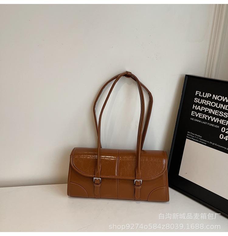

Women s bag retro oil wax leather large capacity shoulder bag women s 2025 autumn and winter texture underarm bag portable baguette bag