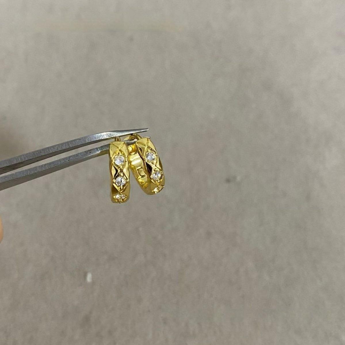 

V Gold Co Rhombus Earrings Seiko Version Plated 18K Rose Gold with Diamonds Premium Couple Ear Buckle