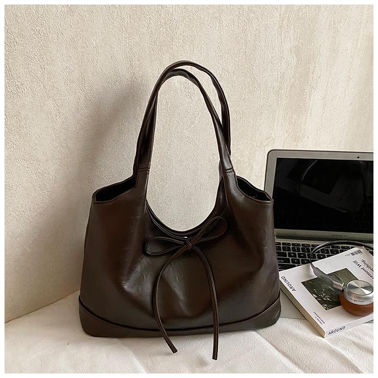 

Fashion and leisure personalized large-capacity shoulder bag winter new bag texture women s simple bag