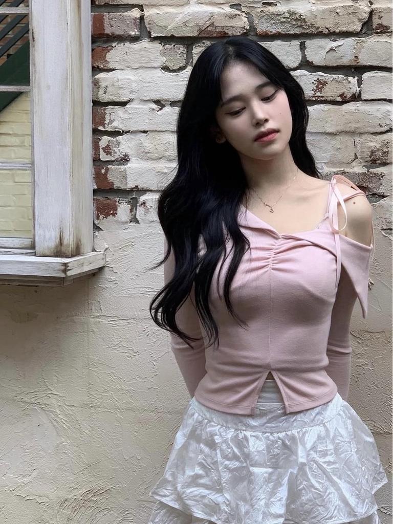 Notyourrose Miu-Style One-Shoulder Fake Two-Piece Top for Spring/Summer