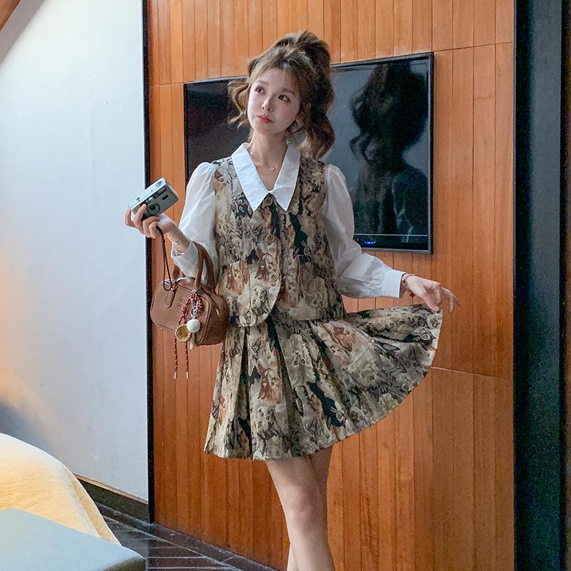 2025 Retro French Sweet Print Vest, Shirt, and Pleated Skirt Set